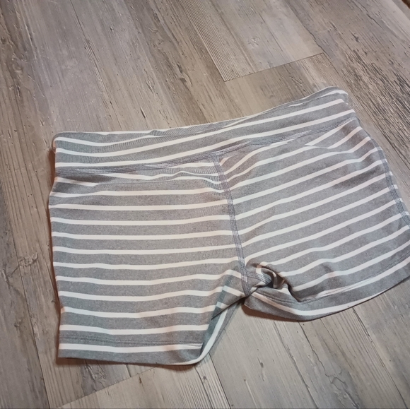 Under Armour Shorts - Picture 3 of 4